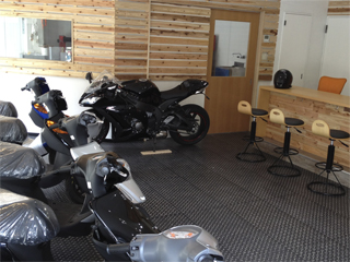 マツカタモータース店内